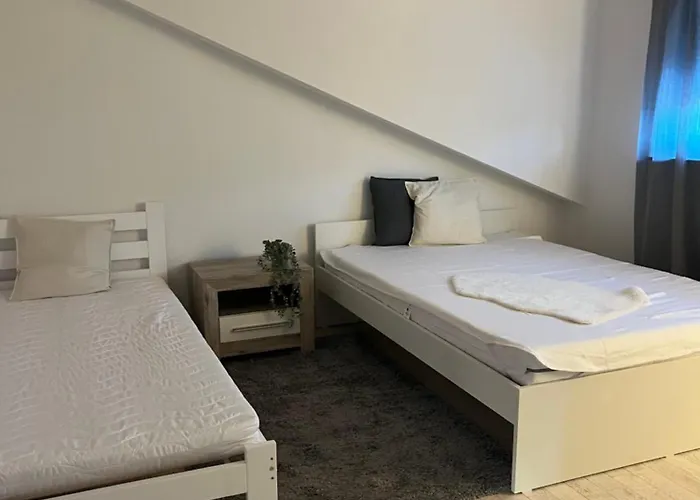 Charmante Mit Balkon Im Herzen Hoffenheims Lägenhet